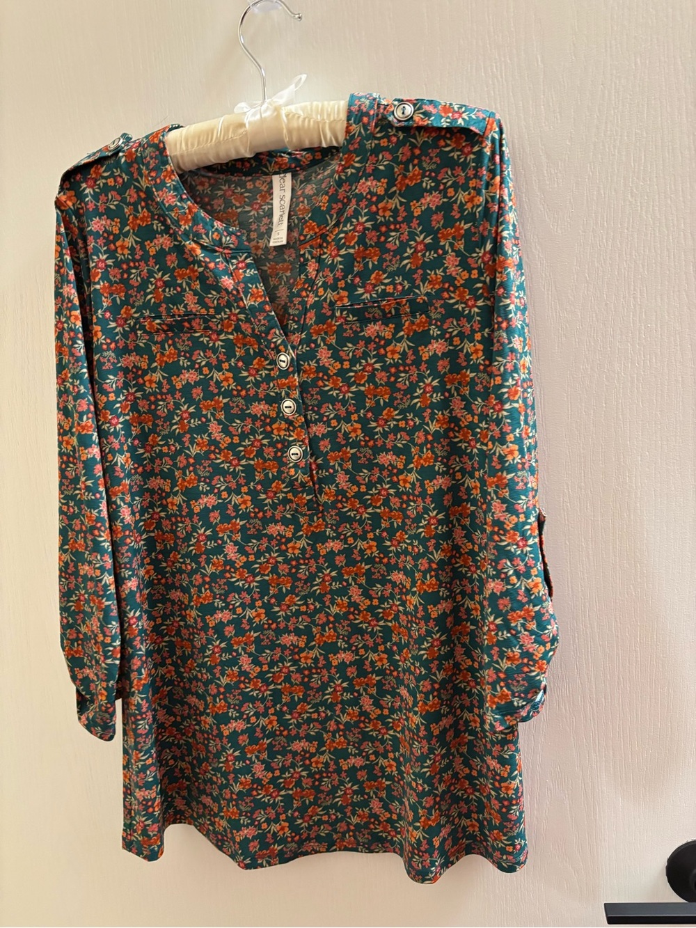 Dear Scarlett Green Floral Long-Sleeve Button Tunic.  Small